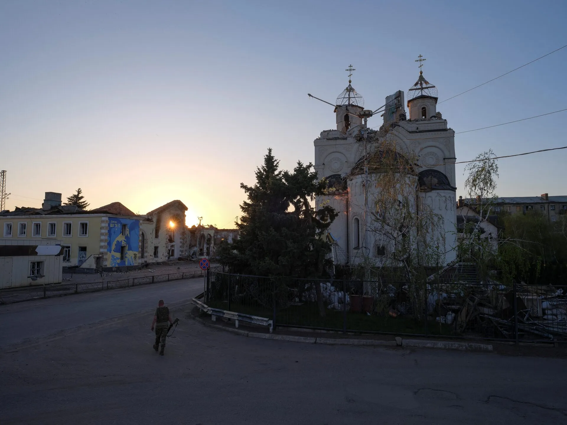 Росія та Україна звинувачують одна одну в порушенні одноденного Великоднього перемир’я – обстріли тривають попри заявлену «паузу»